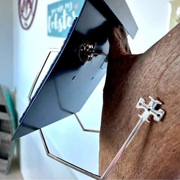 Tory Burch - Silver Reva Hexagon Logo Hoop Earrings - Picture 2 of 8